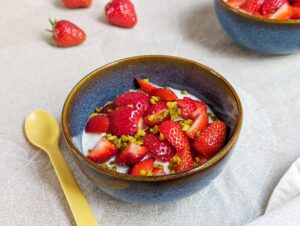 Erdbeer-Joghurt mit Pistazien